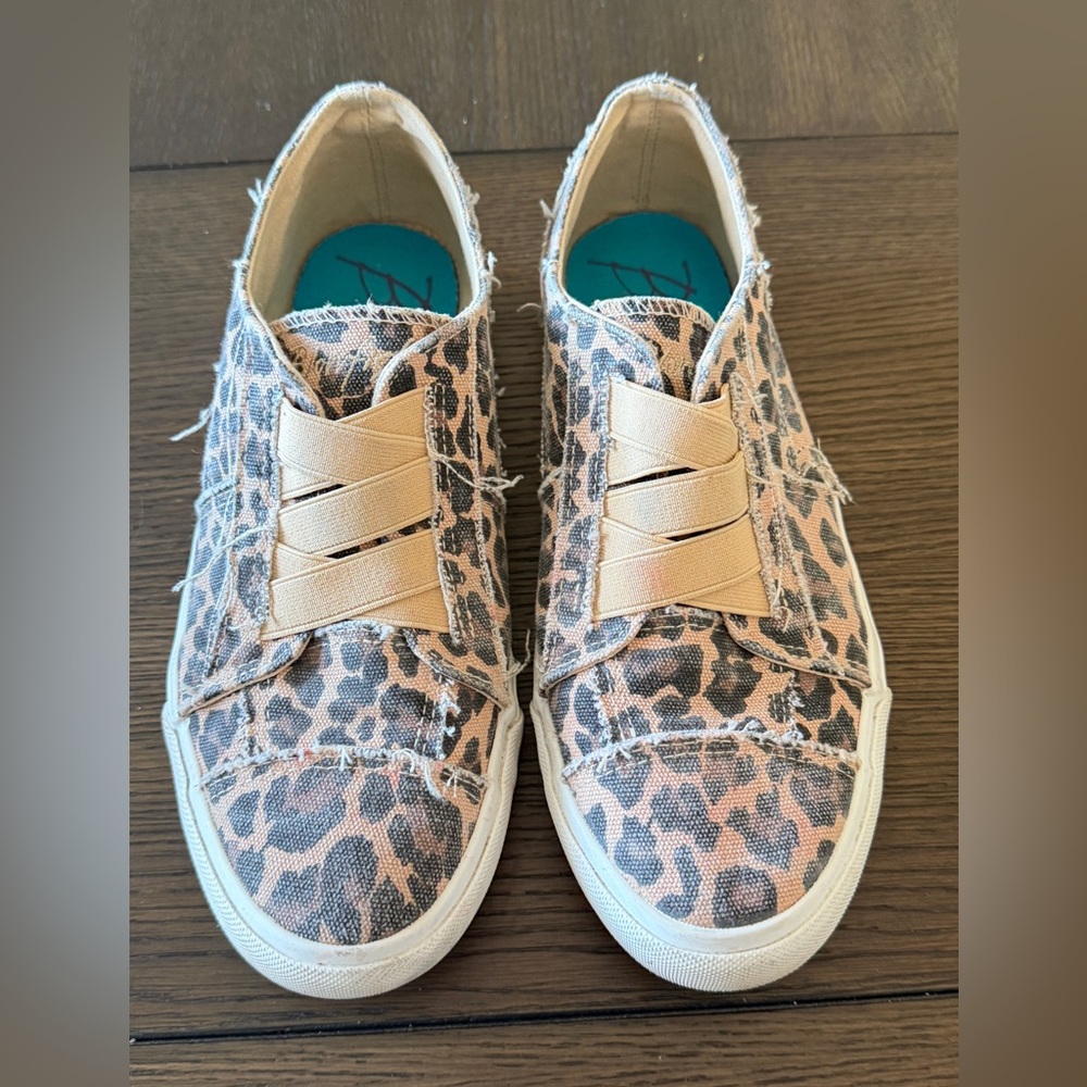 BLowfish Leopard Print Slip-On Sneakers Womens Size 8